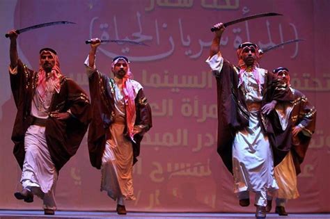 Le Seigneur De La Danse De Bagdad Maintient La Troupe En Vie Malgré La