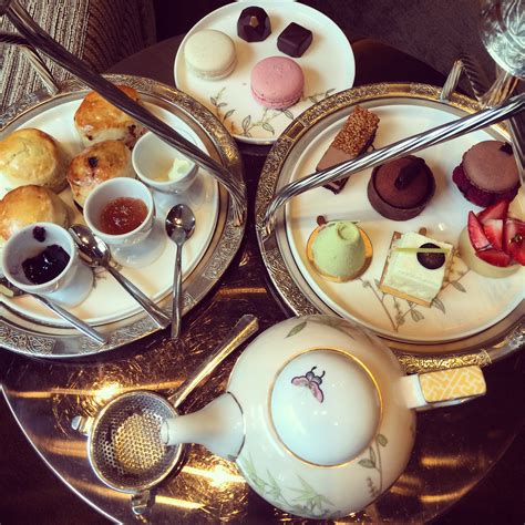 I've heard that hong kongers are not so fan of the spread of mandarin in hk (but maybe it is me misinterpreting). Afternoon Tea at Mandarin Oriental Pudong Shanghai