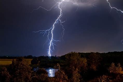 How To Photograph Lightning Popular Photography