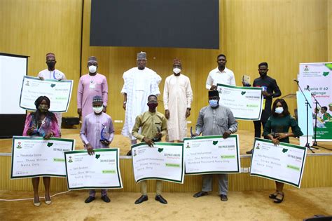 Federal Government Awards Winners Of Branding Competition For Nigeria