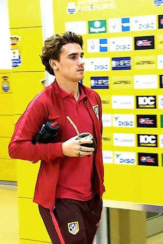 Discover and share the best gifs on tenor. C'est vraiment trop bon le maté.... | Antoine griezman ...