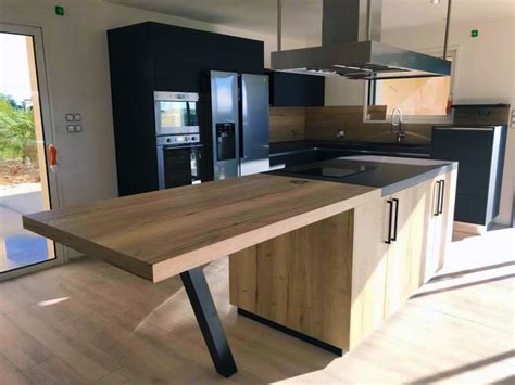 Cuisine avec ilot central noir et bois. Cuisiniste Ancenis : réalisation de cuisine design dans le ...