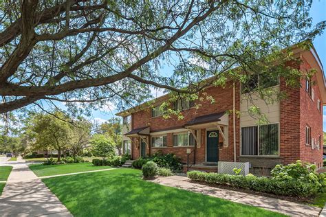 The apartment is a quiet & modest ~900sqft, second. Arlington Townhomes & Apartments, Royal Oak - (see pics ...