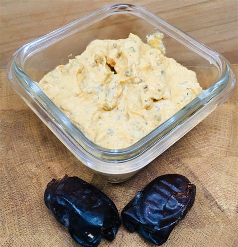 Pikanter Dattel Frischkäse Dip mit Harissa