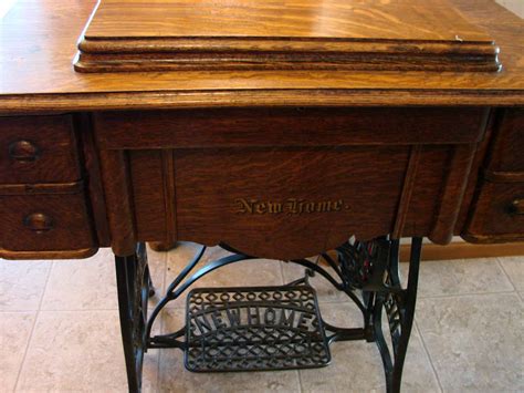 If you like antique sewing machines you're going to have a hard time not falling in love with little mary. Found on Bing from antique.charmlab.org | Antique sewing ...