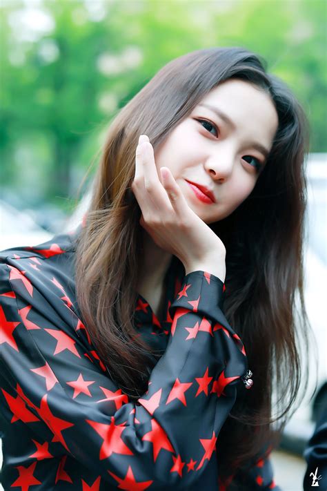 チェ・ユジン ), is a south korean singer and actress under cube entertainment. CLC-Yujin 180501 열린음악회 | Clc, Kpop girls, Girl