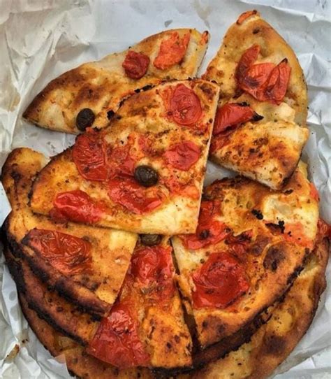 Harina panadera (000)•agua•masa madre activa (o levadura seca 10 a 15 gr)•sal •aceite oliva•sal gruesa. La migliore focaccia di Bari | Una cucina da single