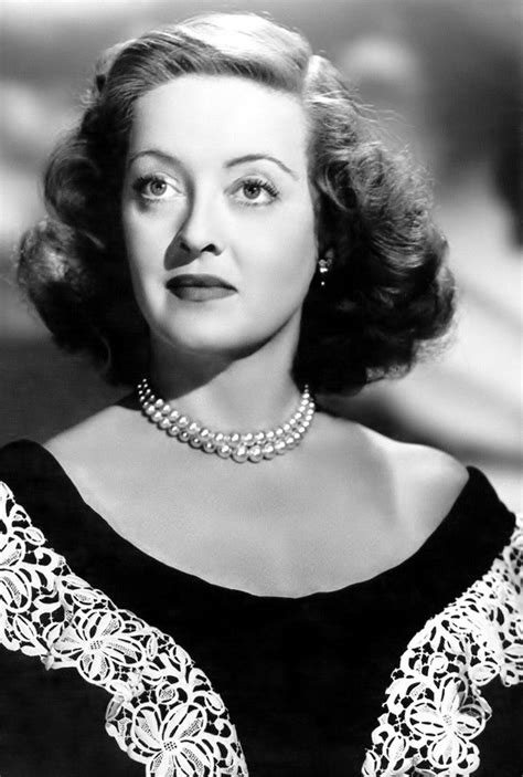 4.5 out of 5 stars. Bette Davis (* 5. April 1908 in Lowell, Massachusetts ...