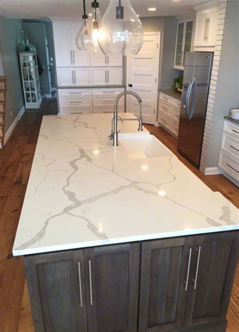 Unlike real marble that succumbs to water spots and stains, the white coloring on this engineered surface will stay bright thanks to the nonporous surface. 38 best Calacatta Quartz Kitchen images on Pinterest ...