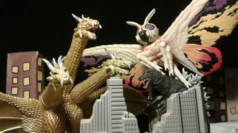 Neca Gmk Godzilla Vs Mothra And King Ghidorah Stop Motion Doovi My