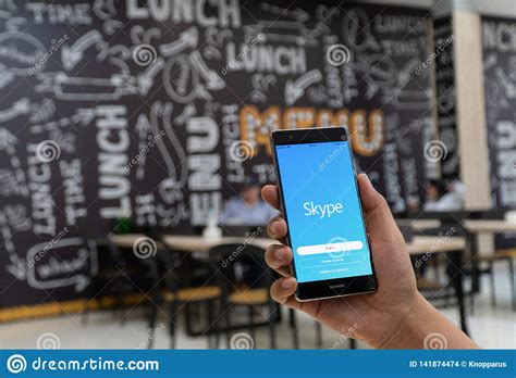 Aug 21, 2019 · huawei nova 5 pro android smartphone. CHIANG MAI, THAILAND - JAN. 06,2019: Man Holding HUAWEI ...