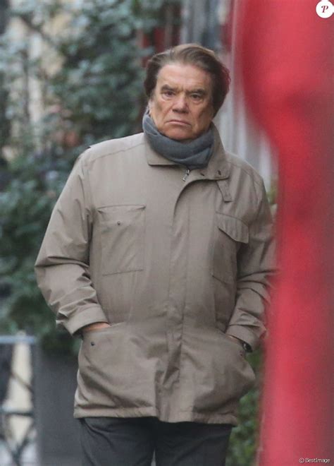 Bernard tapie voit le jour le 26 janvier 1943, au sein d'une famille modeste, son père est ouvrier et avec la reprise d'adidas, pourtant qualifiée « d'affaire de sa vie », bernard tapie va connaître de. Exclusif - Bernard Tapie se promène dans le quartier de ...
