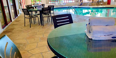 Hotels in Olathe, KS with Indoor Pools | Holiday Inn Express & Suites