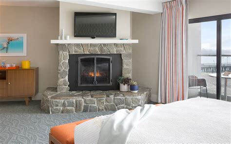 Location right on the beach in santa cruz, and close to restaurants and shopping on the wharf. Luxurious Beach Front Hotel Suites | Dream Inn Santa Cruz, CA
