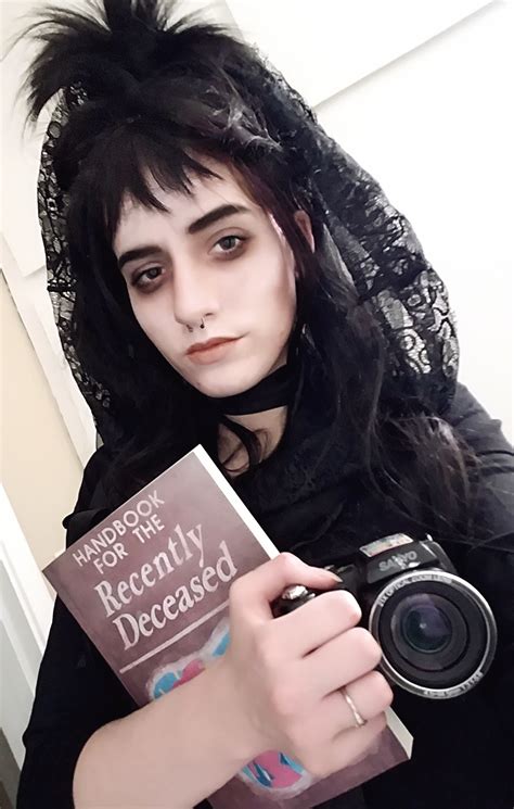 Lydia Deetz Hair 👉👌winona Ryder To Star In Beetlejuice Sequel Tim