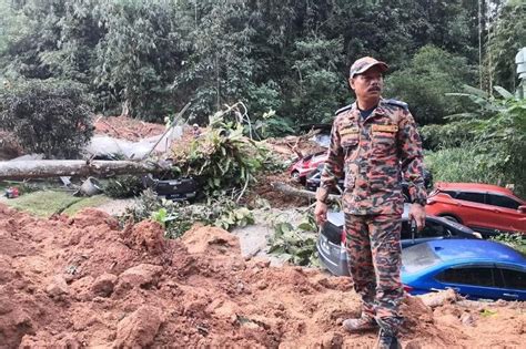 landslide off genting death toll rises to 21 search continues for next 24 hours the straits