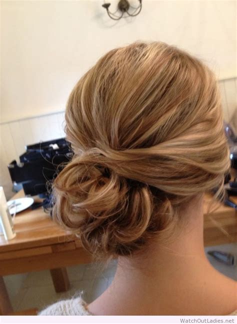 (a middle part works too, so just part your hair where you like it.) 2.) started on the side where your side bun will be, begin to dutch braid straight back. Wedding hair side bun - Watch out Ladies