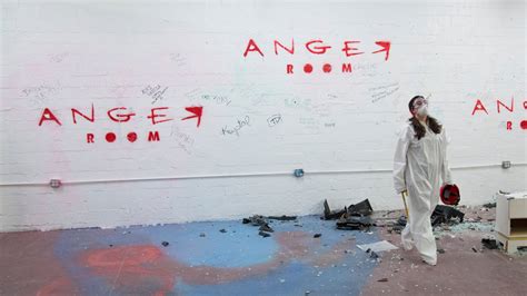 Anger Rooms A Smashing New Way To Relieve Stress The New York Times