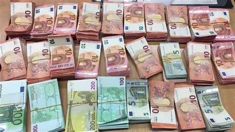 Diese liebe zum bargeld stört zentralbanken und politikern aber. 1000 Euro Schein - gibt es einen 1000 euro schein? (Geld, 1000euro) - Beschreibung von gutschein ...