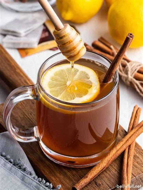 Made With Whiskey Honey And Lemon This Old Fashioned Hot Toddy Recipe