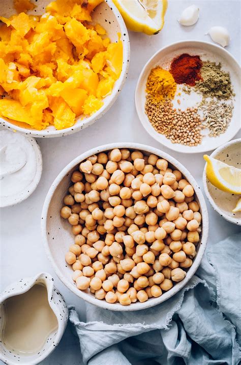 Chickpeas, tahini (pounded sesame seeds), garlic and lemon juice. Cozy Hummus Recipe with Pumpkin and Spices | The Awesome Green