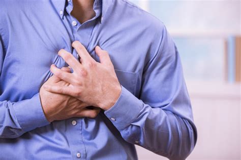 Nyeri dada tengah biasanya diikuti dengan sulit bernapas. Sakit Jantung: Punca, Simptom dan Cara Rawatan - The Diagnosa