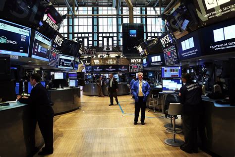 Deutsche börse und nyse stehen vor einer fusion. NYSE Resumes Trading on Two Markets After Hours-Long Halt ...