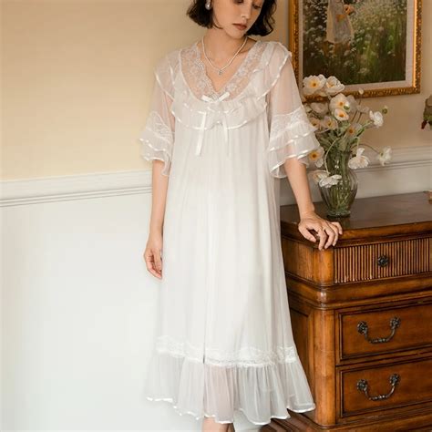 رومانسية ثوب النوم الجنية شبكة فستان سهرة المرأة مثير الدانتيل طويل Peignoir خمر الفيكتوري النوم