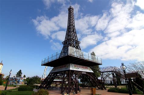 Eiffel Tower Replicas Located Outside Of Paris Photos Architectural