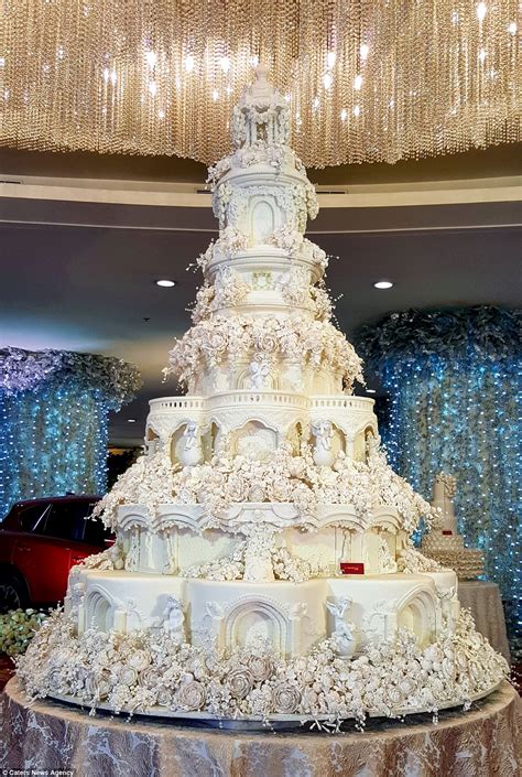 Are These The Most Elaborate Wedding Cakes Of All Time Daily Mail Online