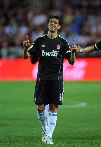 Follow the vibe and change your wallpaper every day! Soccer Legends Pics: Kaka 08
