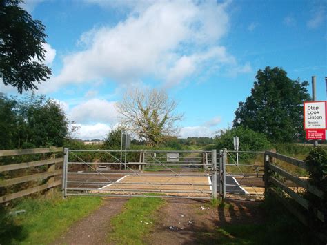 Honeycombe Farm Level Crossing © Des Blenkinsopp Geograph Britain