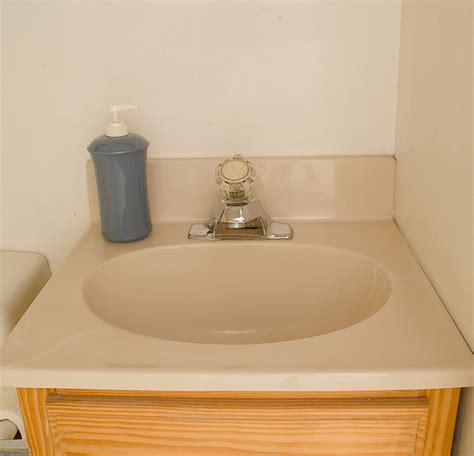 Epoxy spray paint can be used. How To Paint A Sink