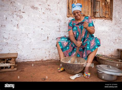 Cameroun Femme Cuisine Banque De Photographies Et Dimages à Haute Résolution Alamy