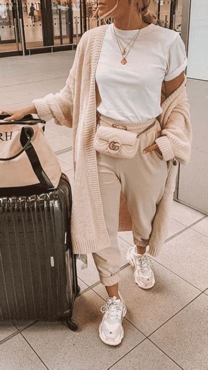Best Travel Outfits For Long Flights Airplane Outfit Classystylee