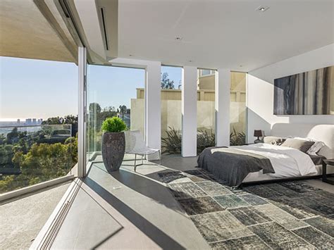 Real estate reached new heights in 2019. 8320 Grand View Drive - Modern Mansion on Sunset Strip Offering Expansive Views Over Los Angeles ...
