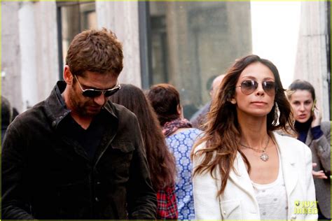 Butler wurden in den letzten jahren zahlreiche affären nachgesagt, darunter zu naomi campbell, cameron diaz sowie jennifer aniston. Gerard Butler & Madalina Ghenea: Rome Sightseeing Couple ...