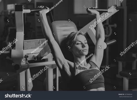 Girl Pumps Major Muscle Groups Gym Stock Photo 327608342 Shutterstock