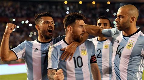 Hernán de la fuente, nehuén pérez, facundo medina, claudio bravo. Argentina-Perú, el partido que vale un Mundial - Diario ...
