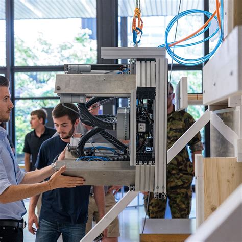 Neuigkeiten, anlässe, onlineschalter, verwaltung, vereine. Wenn Roboter die Glasfassade reparieren | Baublatt