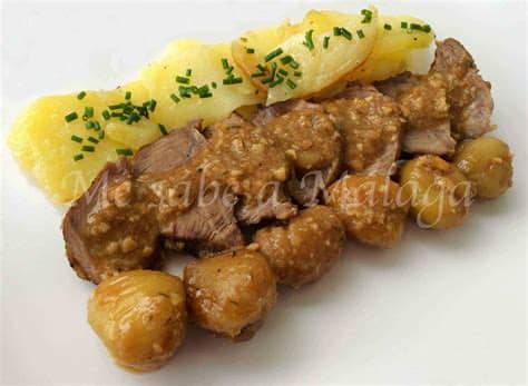 La receta de hoy es una carrillera de ternera, con chocolate y vino tinto, que tiene un sabor delicioso. Carrilleras de cerdo con castañas | Carrilleras de cerdo ...