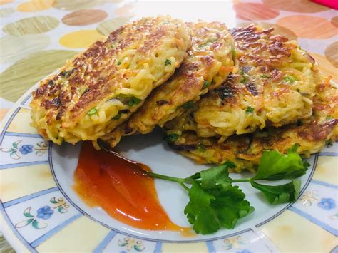 Resep martabak manis dan cara membuat martabak manis. Murtabak Maggi Mini Yang Sedap, Rangup Dan Mudah ...