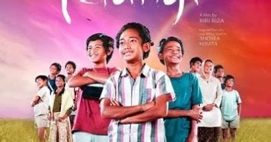 Meskipun seringkali karyanya dilecehkan, ia berhasil membawa sekolah muhammadiyah menjuarai karnaval 17 agustus. Resensi Film: Contoh Resensi Film Laskar Pelangi, Sebuah ...
