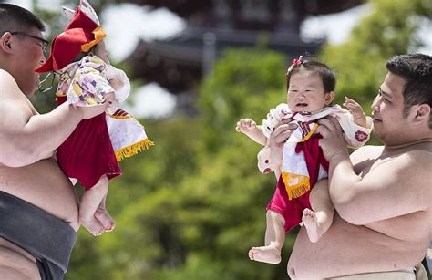 Sumo Wrestlers Strive To Make Babies Cry During Annual Japanese Festival Wtf Gallery EBaum S