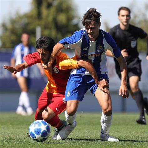 Fábio daniel ferreira vieira (born 30 may 2000) is a portuguese professional footballer who plays for porto b as a midfielder. Fábio Vieira : Fabio Vieira Campos (@binhotorade ...