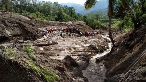 4 Dead 19 Missing In Landslide Hit Buildings In Philippines Ctv News
