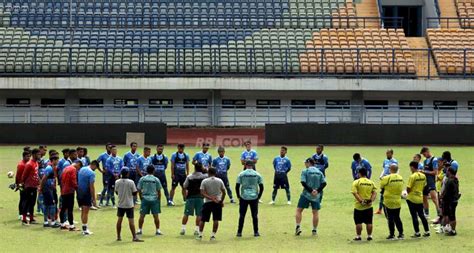 Prediksi angka keluar sidney ini, nantinya akan diupdate setiap setiap datanya berasal dengan sumber pengeluaran sidney sebelumnya. Latihan Perdana Persib Hari Ini Digelar Tertutup di ...