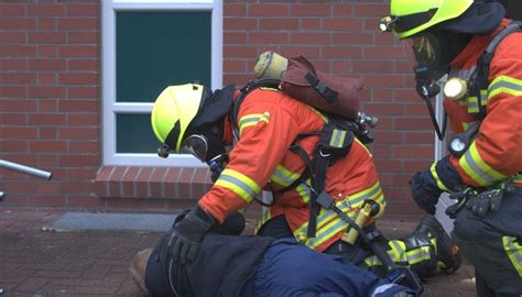 Feuerwehr Rettet 15 Menschen Rasteder Rundschau