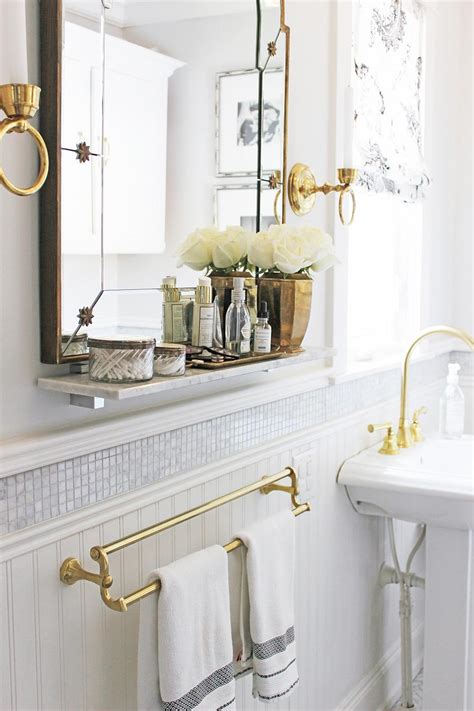 Yes, bathroom wainscoting can make a bathroom luxurious too. Decorating Ideas: 10 Bathrooms With Beadboard Wainscoting ...