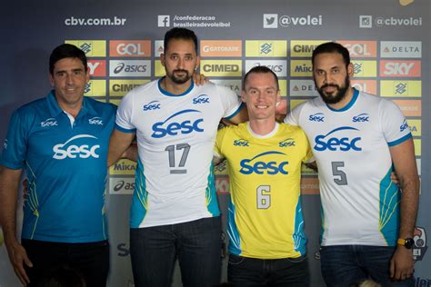 Douglas souza, da seleção de vôlei, samba em. Após polêmica com gays, Maurício Souza toma bronca no Sesc ...